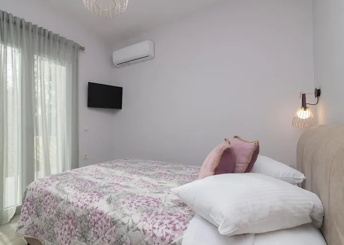 Andriana's 2-bedroom Countryside Retreat *