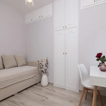 Andriana's 2-bedroom Countryside Retreat * Pandokrátor