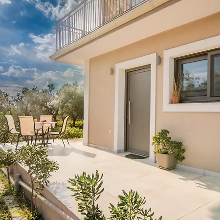 Andriana's 2-bedroom Countryside Retreat Daire *