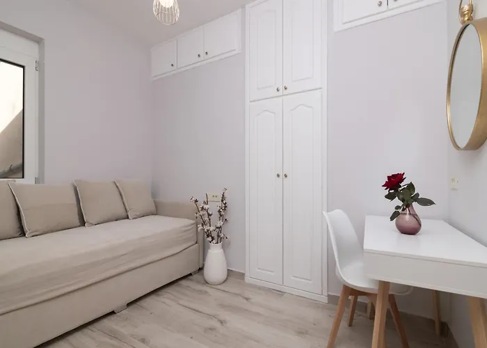 Andriana's 2-bedroom Countryside Retreat * Pandokrátor